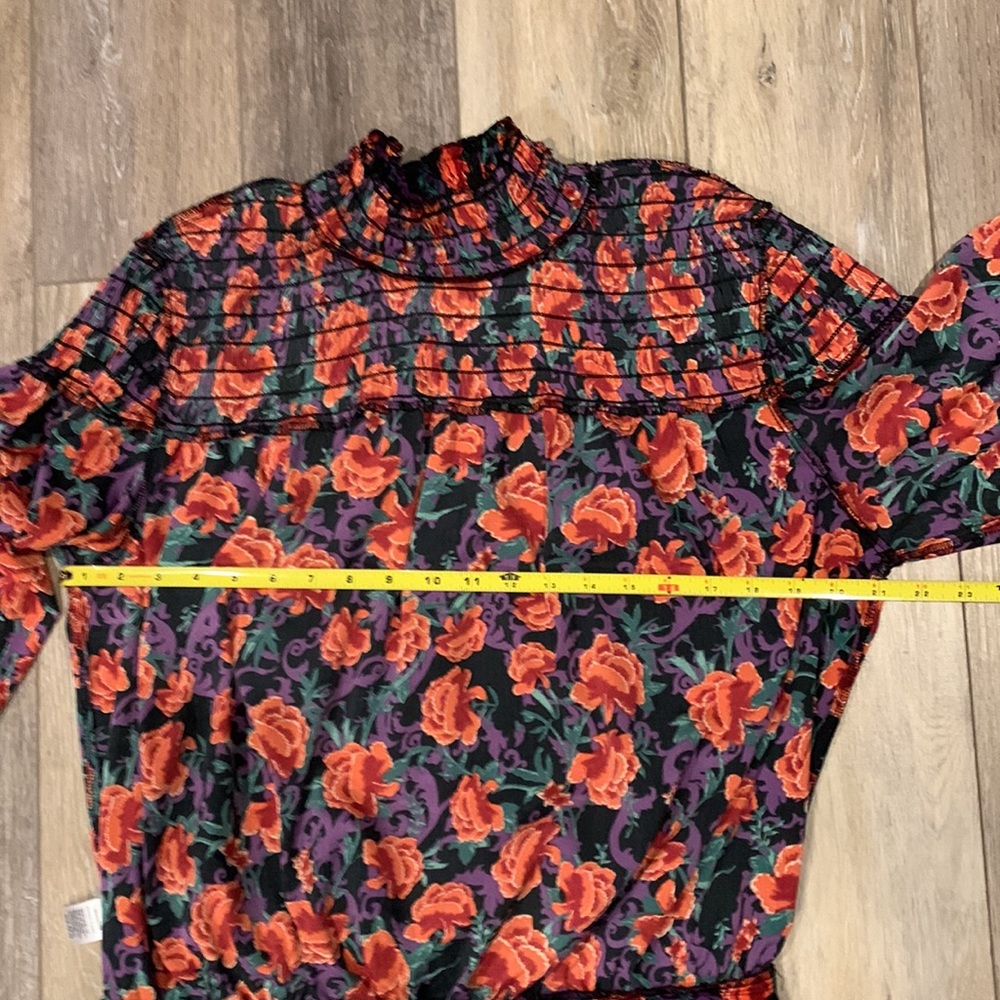 LMT: Calligraphie Floral Balloon Sleeve Top - Picture 16 of 16